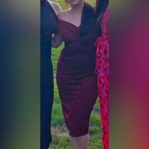 Elegant Off-Shoulder Burgundy Sheath Dress sz M